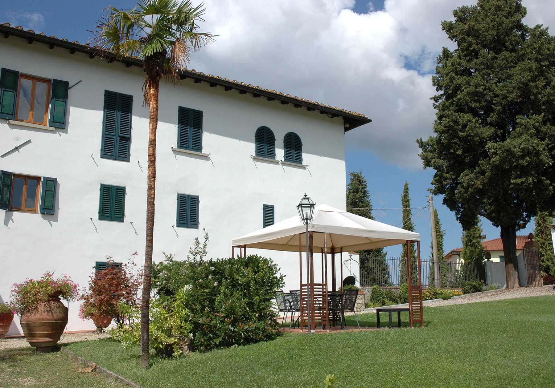 Exterior of the La Madonnina estate in Tuscany